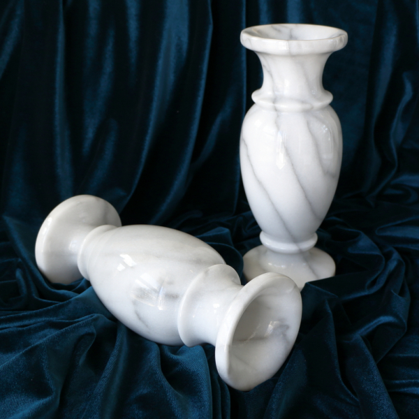 Пара мраморных ваз Carrara 25